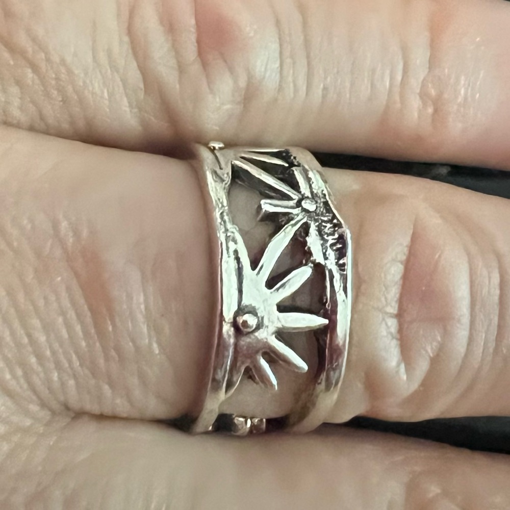 Ring - Picture 2 of 2